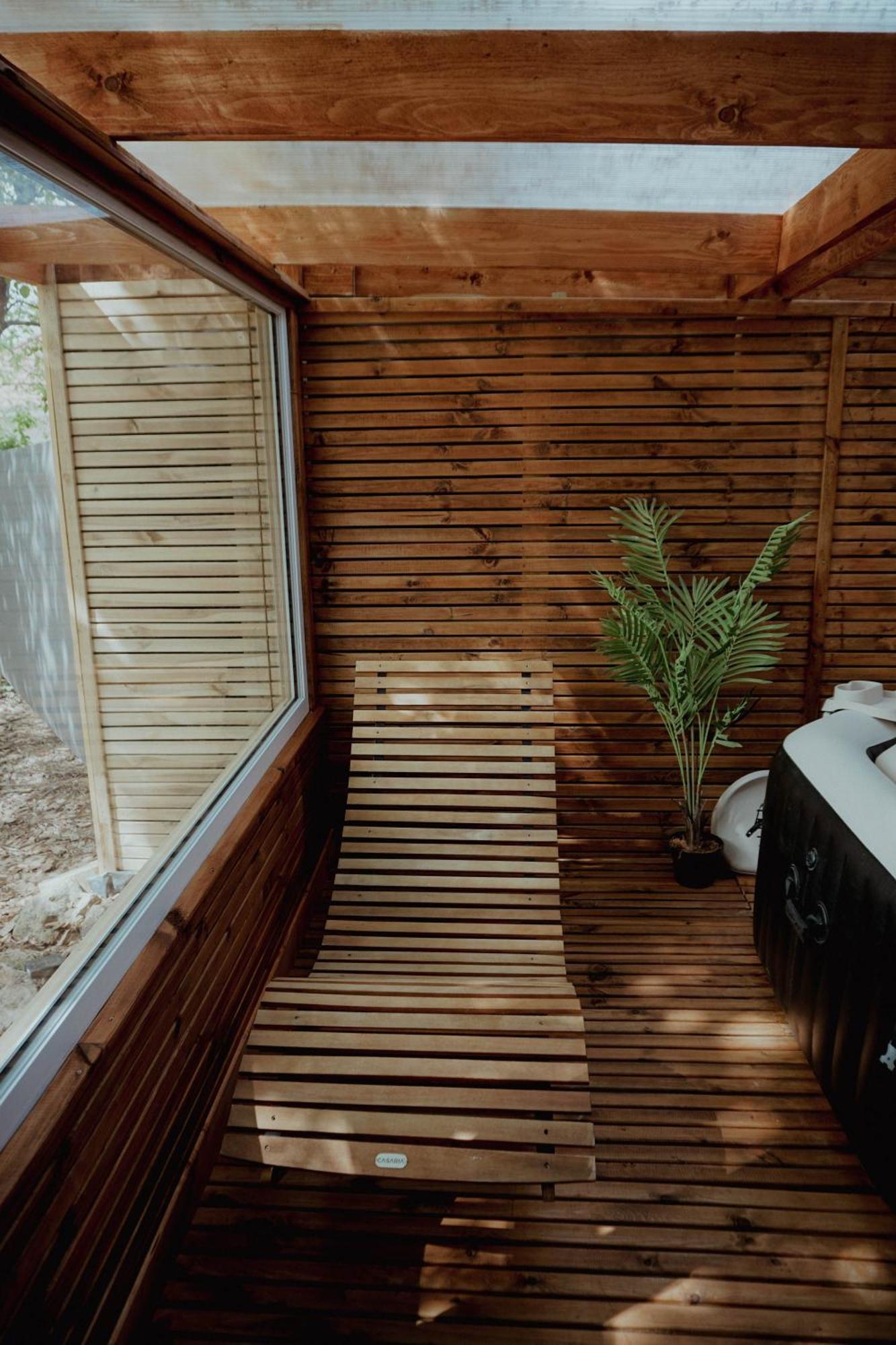 Le Chalet Tipi Avec Jacuzzi Et Jardin Troyes Ngoại thất bức ảnh